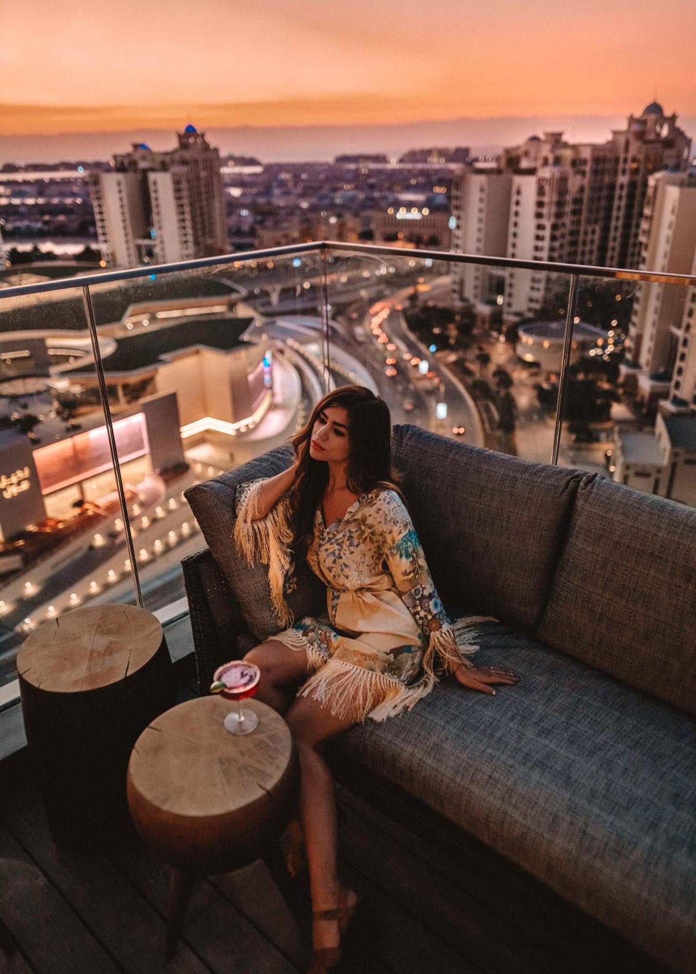 Hotel Andaz Dubai The Palm, By Hyatt Exterior foto A woman in Dubai
